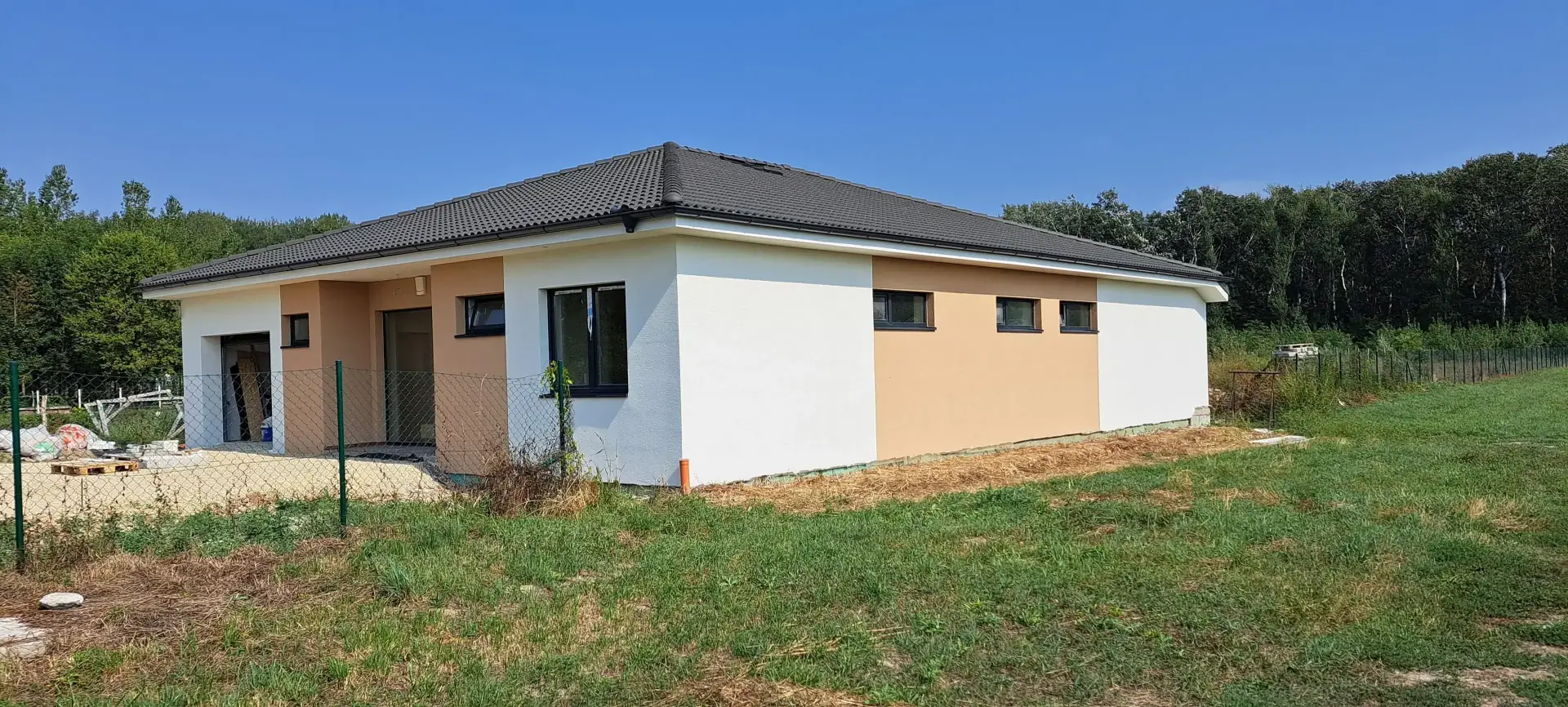 Homlokzat és gépészet