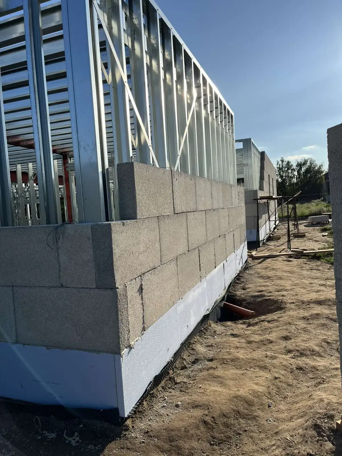 Páraáteresztő, hőhídmentes falszerkezet